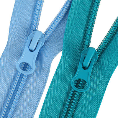 Nhà máy Hot bán buôn 3# 5# 7# 8# 10# Nylon dây chuyền dài Zipper cùng màu răng Zipper màu sắc Nylon Zipper cho túi quần áo giày