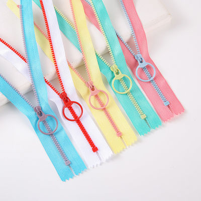 3 Chiếc khóa nhựa với thiết kế thân thiện với môi trường và mẫu miễn phí
