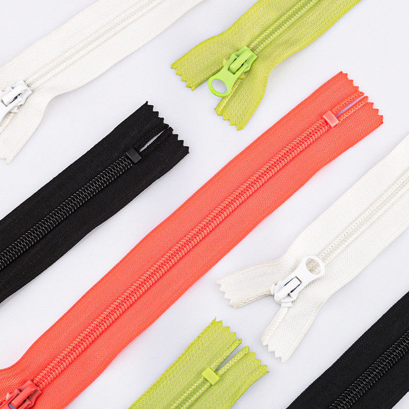 Nhà sản xuất Zipper Nylon bán buôn cuộn 3# 5# 8# 10# Zipper Nylon Coil Zipper Cho Quần áo
